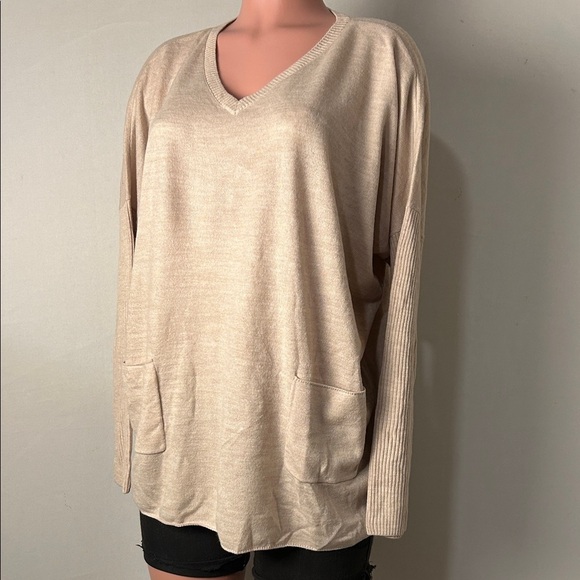 d&co Sweaters - D&Co Light Tan Knit Pullover Vneck Sweater with Front Pockets Size Large